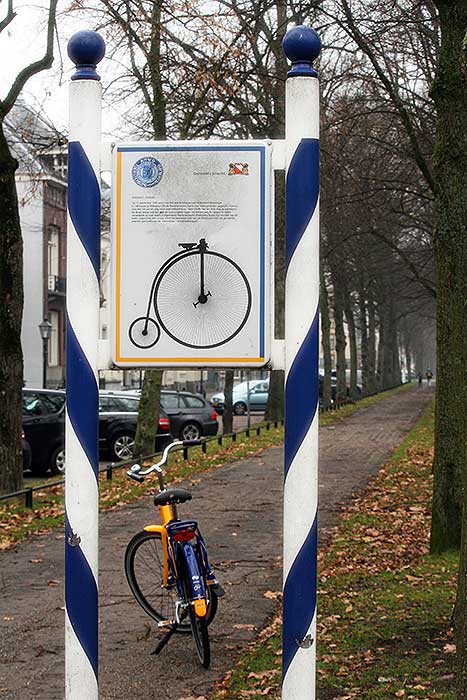 In de straat van de ANWB ontstond een pad om op te fietsen. Maar was dat het echte fietspad?